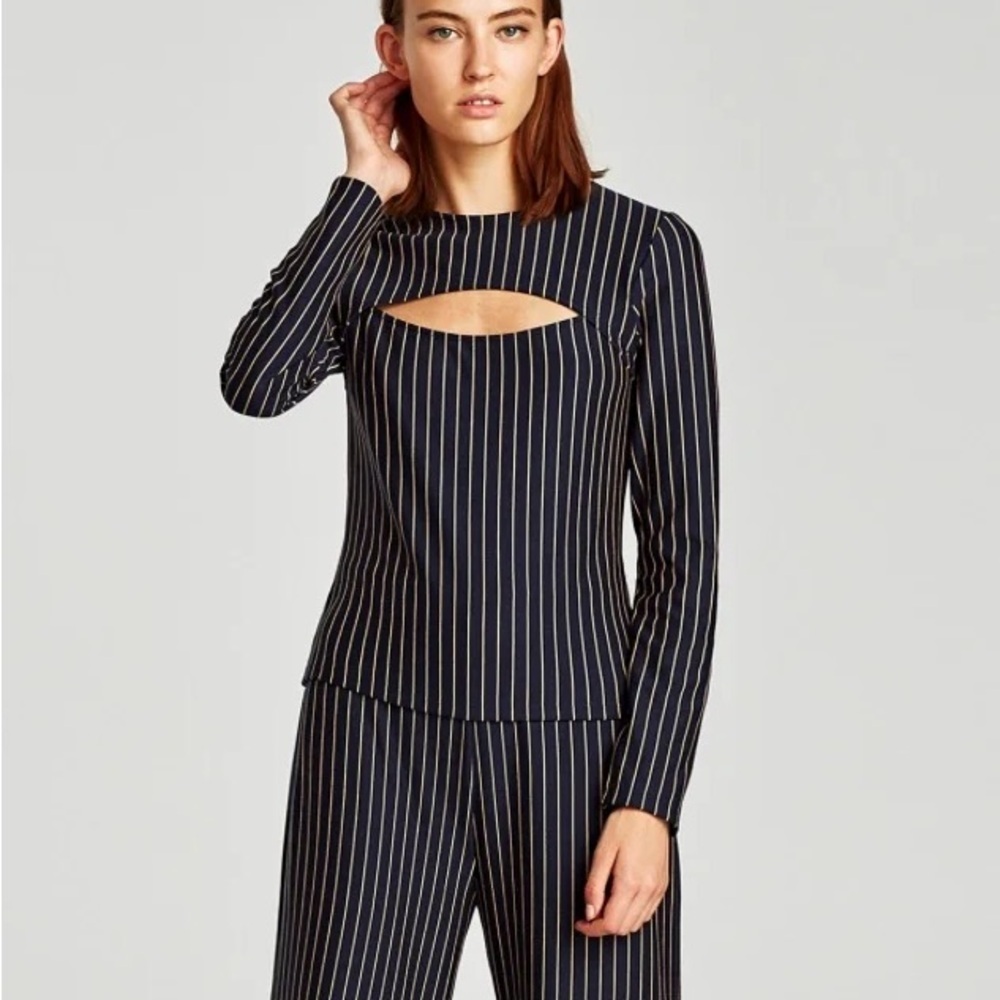 Zara Women’s Navy and Gold Striped Long Sleeve Keyhole Top